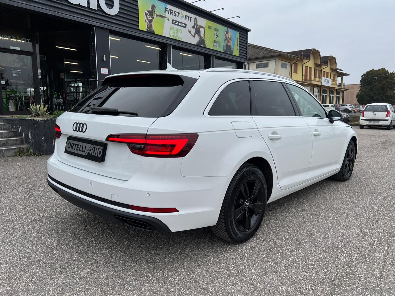 AUDI A4 Avant 30 TDI S tronic Business