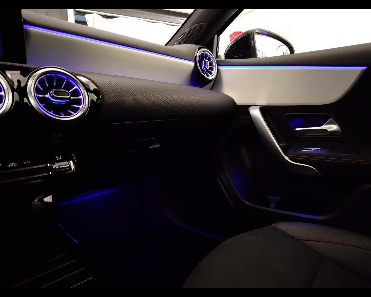 Mercedes-Benz Classe A - V177 2023 - A 180 d AMG Line Advanced Plus auto