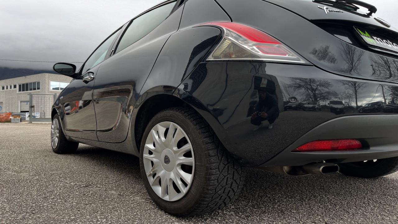 Lancia Ypsilon 1.3 MJT 16V 95 CV 5 porte S&S Silver