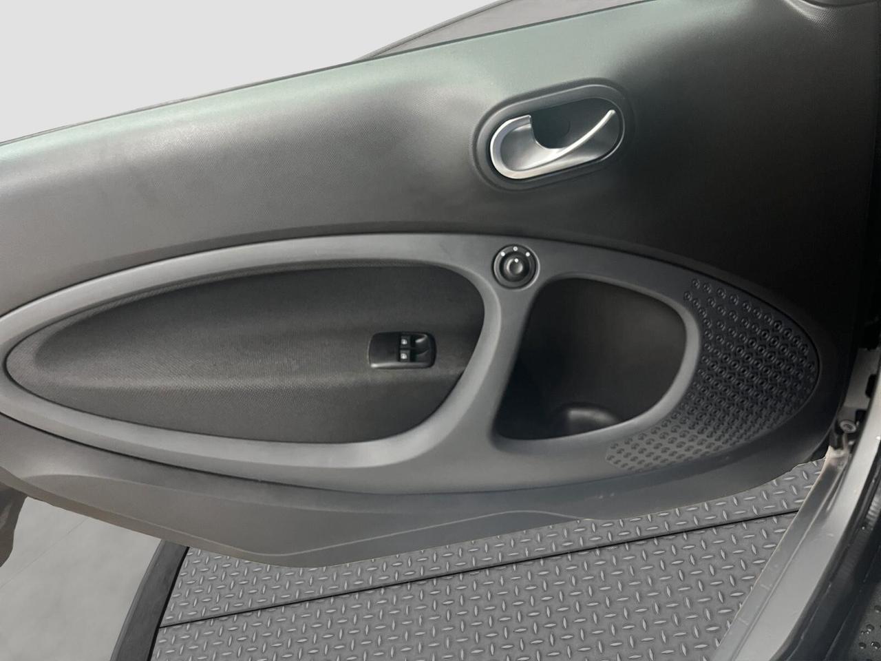 Smart ForTwo 1.0 benzina twinamic 71 cv Passion tetto 2019