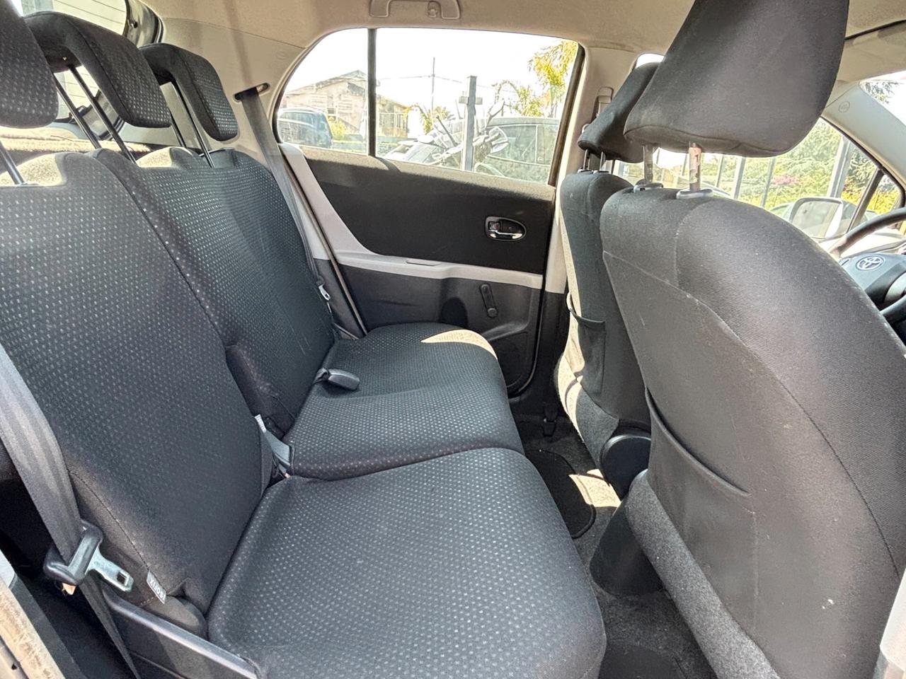 Toyota Yaris 1.0 5 porte