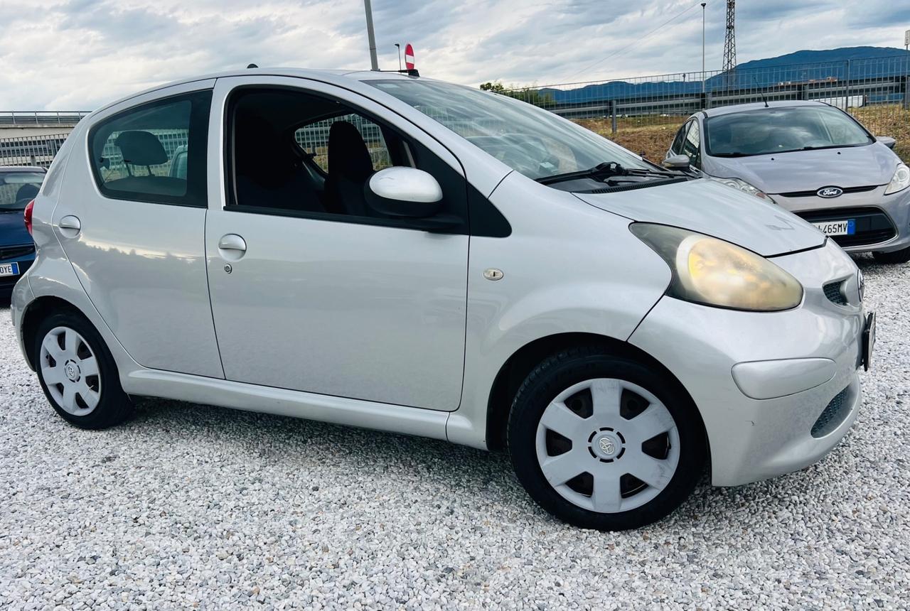 Toyota Aygo 1.0 12V VVT-i 5 porte Sol