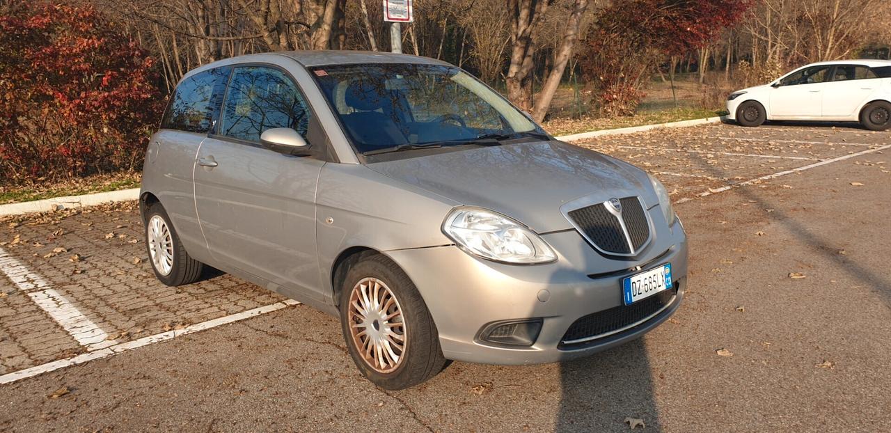 Lancia Ypsilon 1.4 Oro