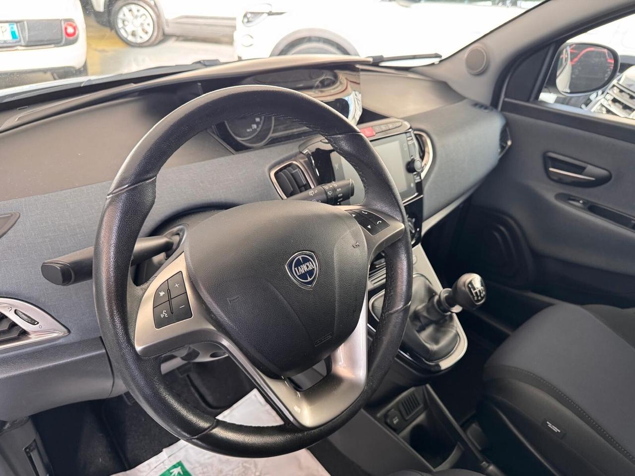 Lancia Ypsilon 1.0 FireFly 5 porte S&S Hybrid Ecochic Gold