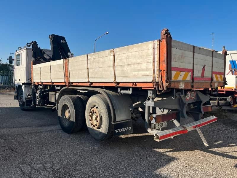 VOLVO FL12 6X2 GRU HAIB 140 E CASSONE RIBALTABILE TRILATERALE