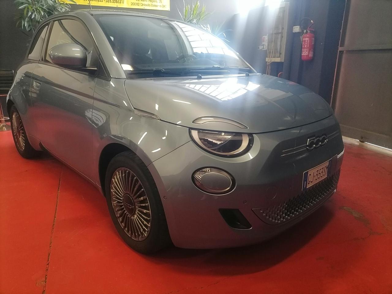 Fiat 500 500e Berlina 42 kWh La Prima