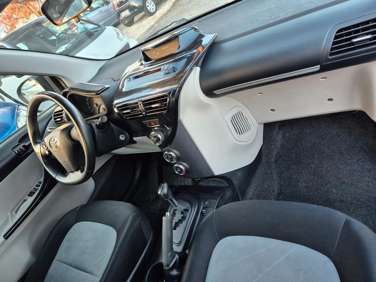 Toyota iQ 1.0 CVT Lounge