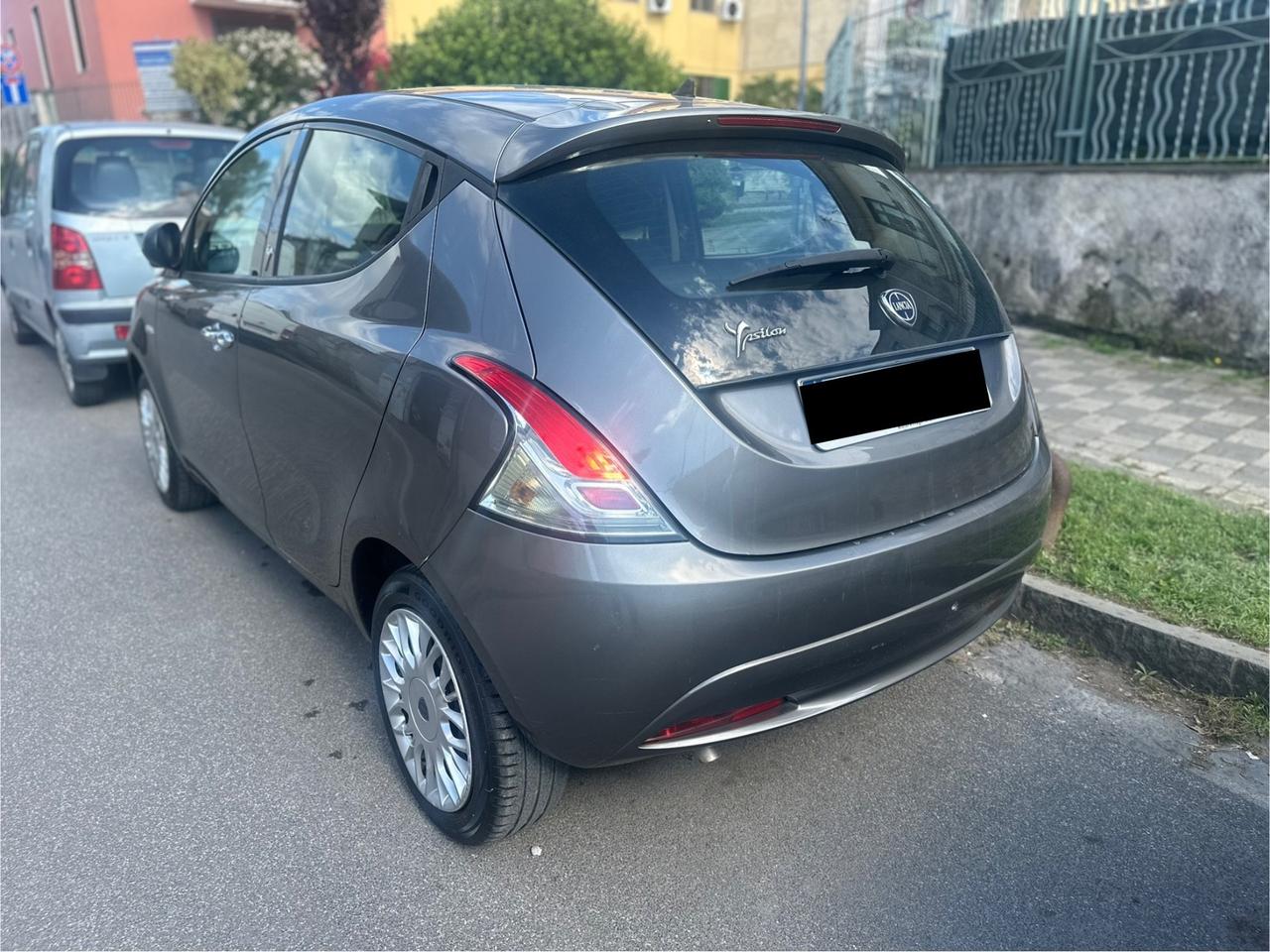Lancia Ypsilon 1.2 69 CV 5 porte Silver
