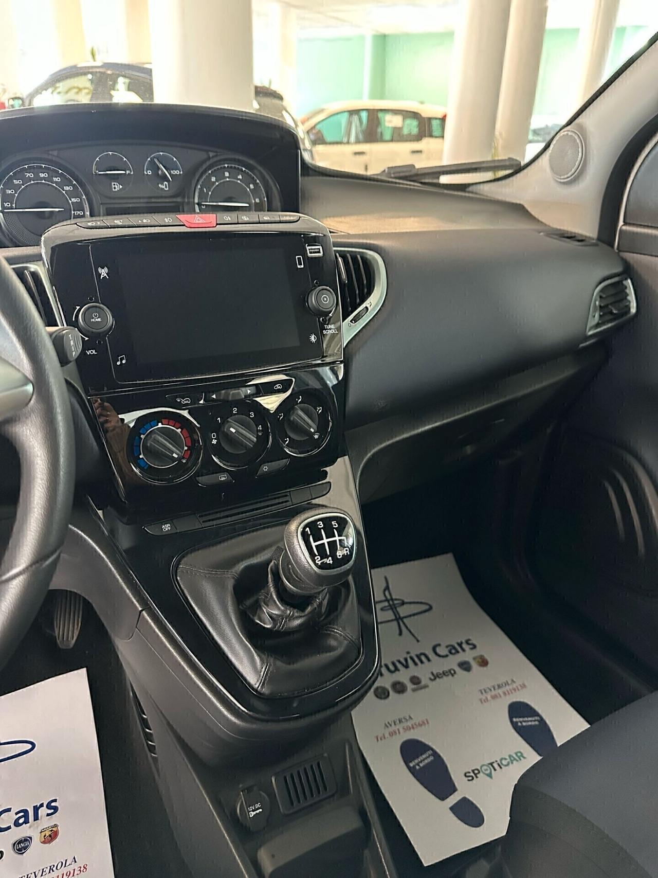 LANCIA YPSILON 1.0 HYBRID 70CV 2024 PLATINO