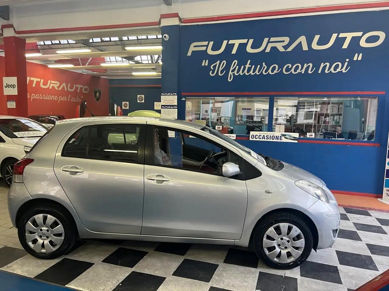 TOYOTA YARIS 1.0 BENZINA - 5 PORTE - NEOPATENTATI - GARANZIA 12/24 MESI