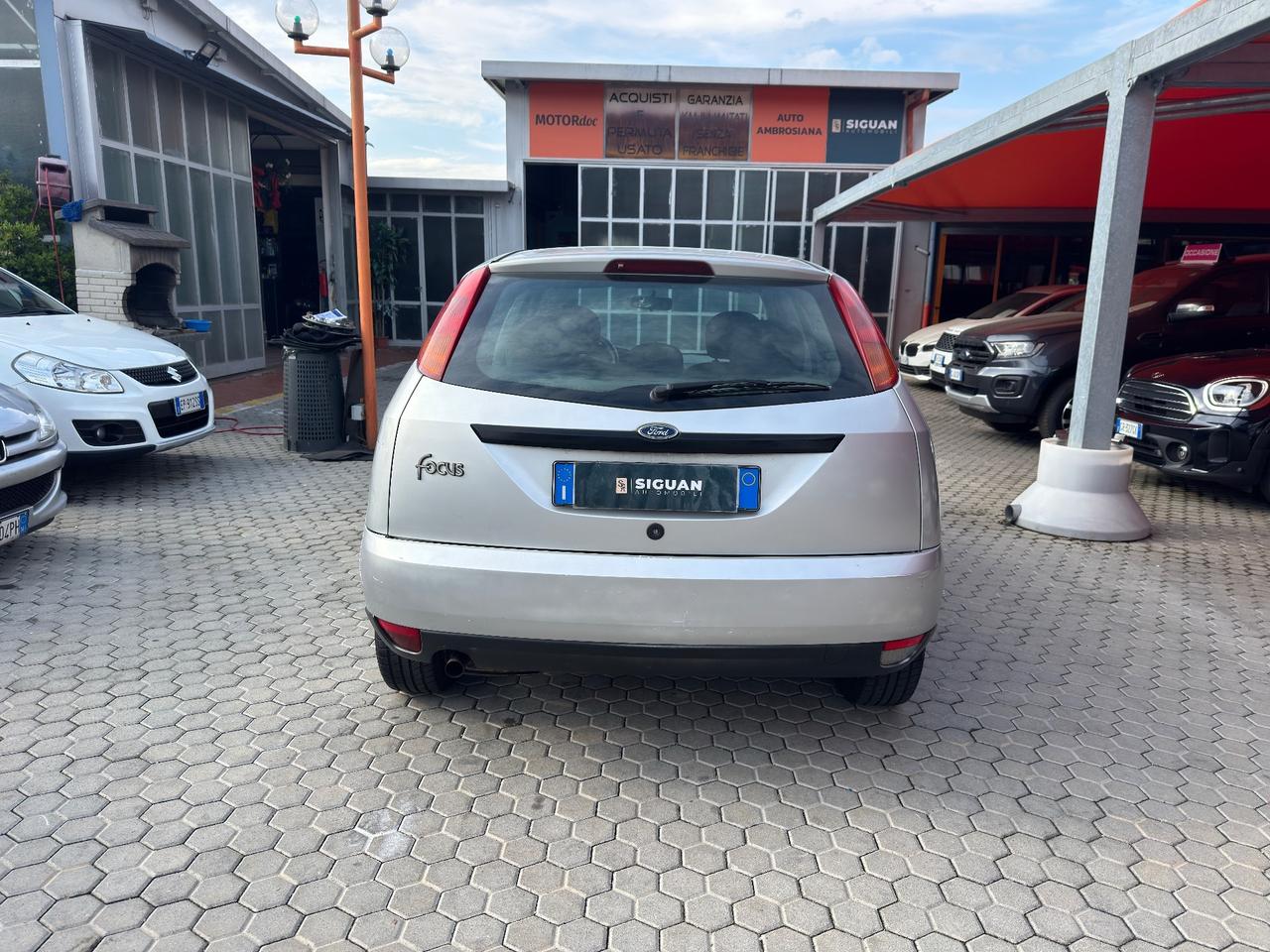 Ford Focus ADATTA A NEOPATENTATI 1.6i 16V cat 5p. Ghia