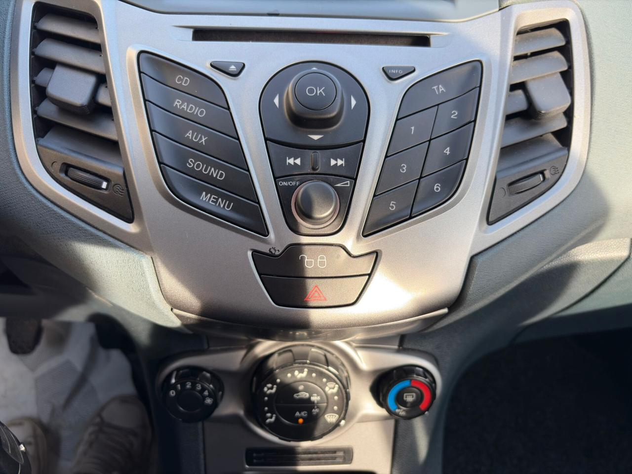 Ford Fiesta TITANIUM 1.2 5P. UNICO PROPRIETARIO