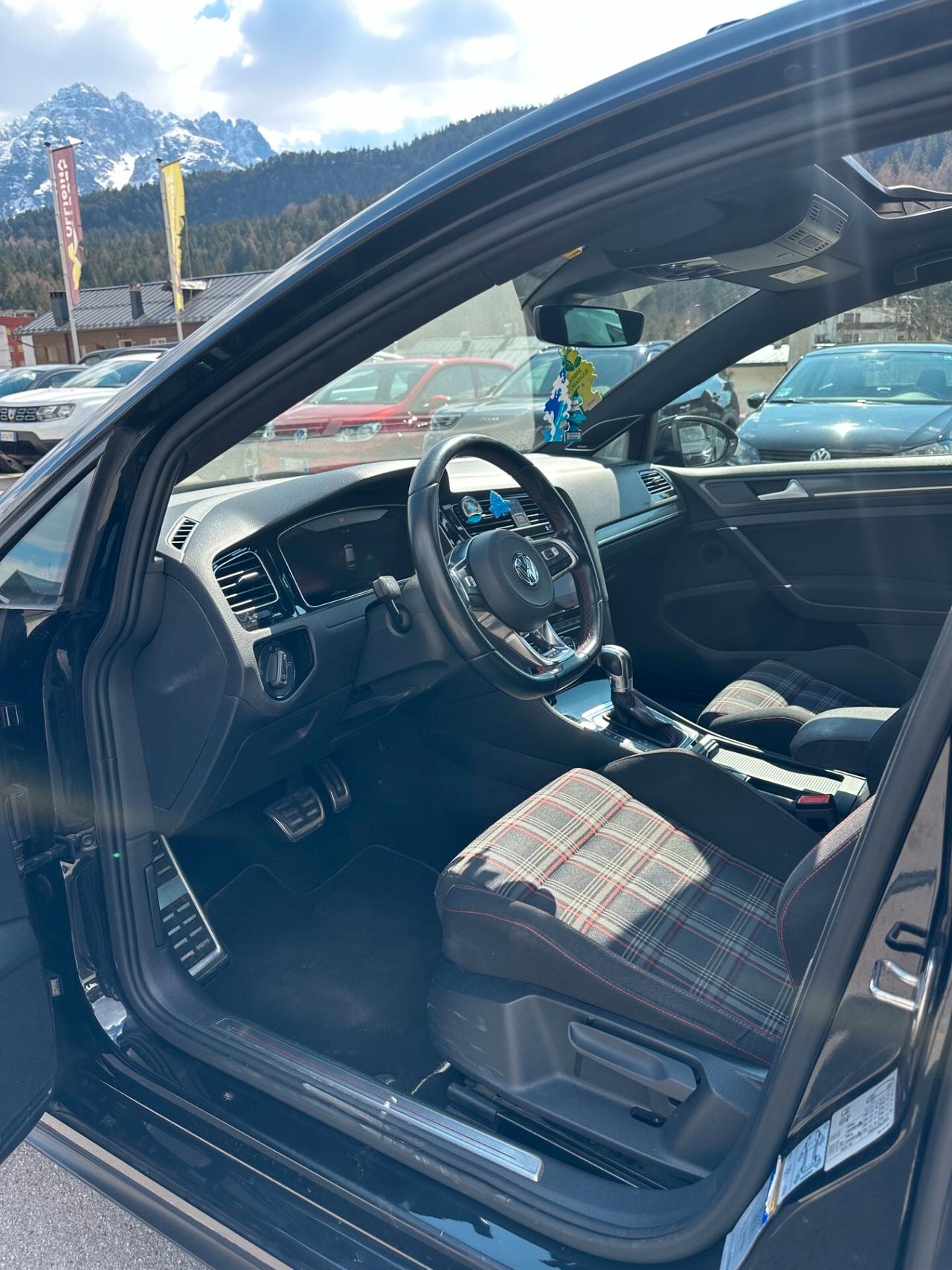 Volkswagen Golf GTI Performance 2.0 245 CV TSI DSG 5p. BMT