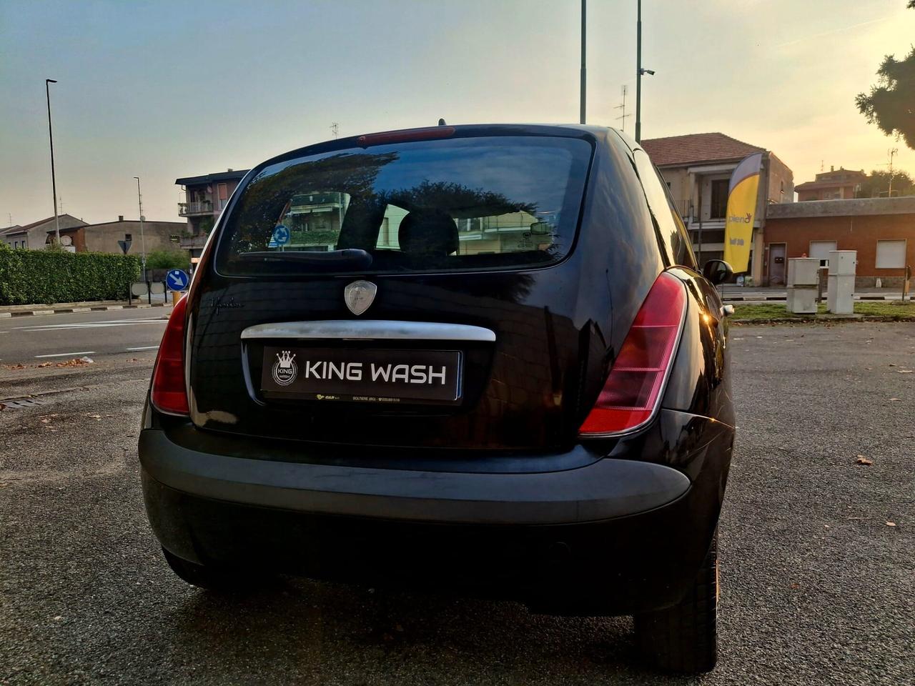 Lancia Ypsilon 1.2 Momo Design
