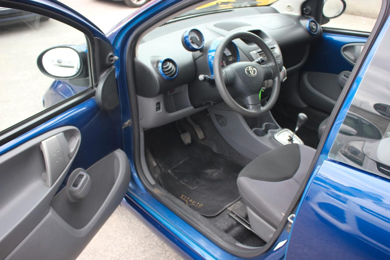 Toyota Aygo 1.0 AUTOMATICA 68 CV 5 PORTE TAGLIANDATA GARANZIA 12 MESI NEOPAT OK