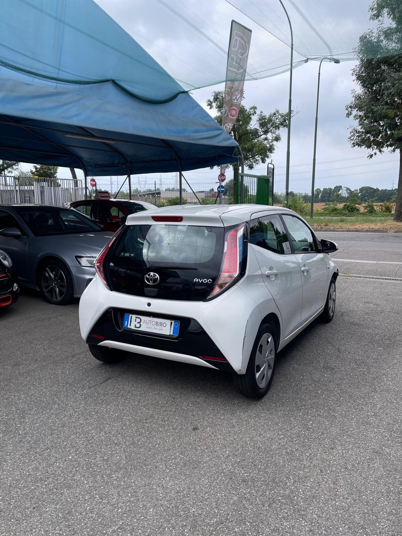 Toyota Aygo 1.0 VVT-i 69 CV 5 porte x-play