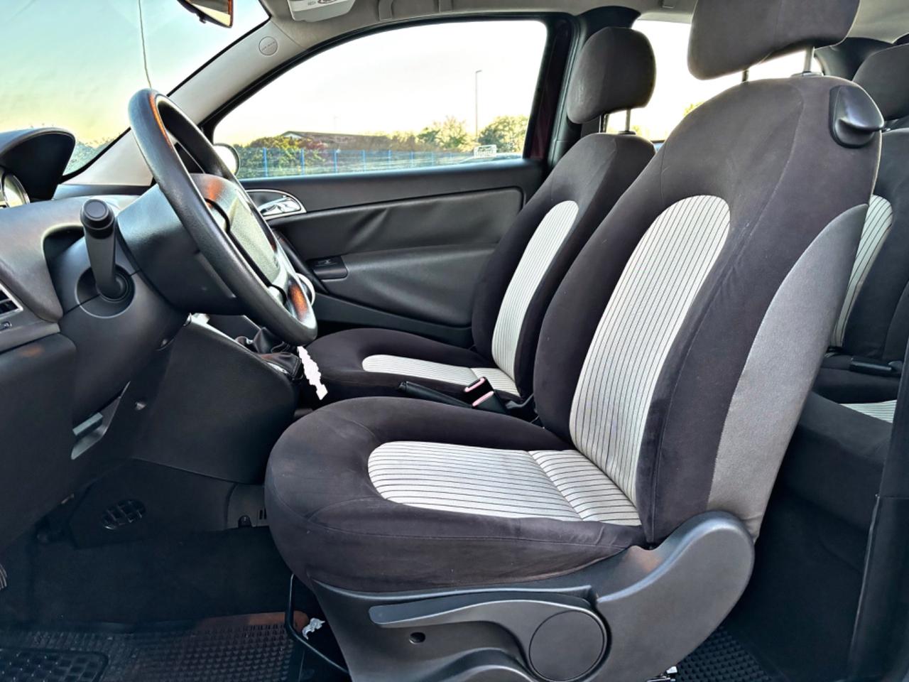 Lancia Ypsilon 1.3 MJT 90 CV Platino