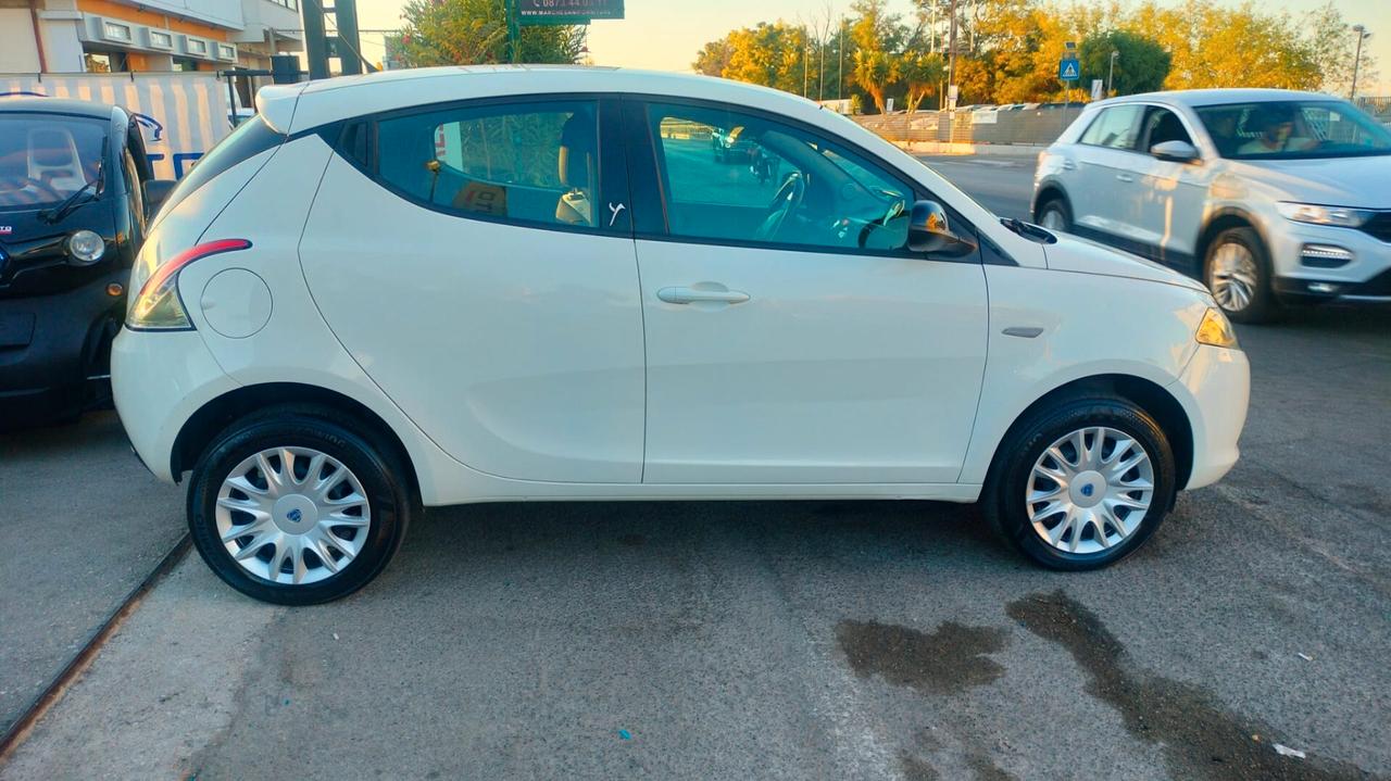 Lancia Ypsilon 0.9 TwinAir 85 CV 5 porte Metano Ecochic Elefantino