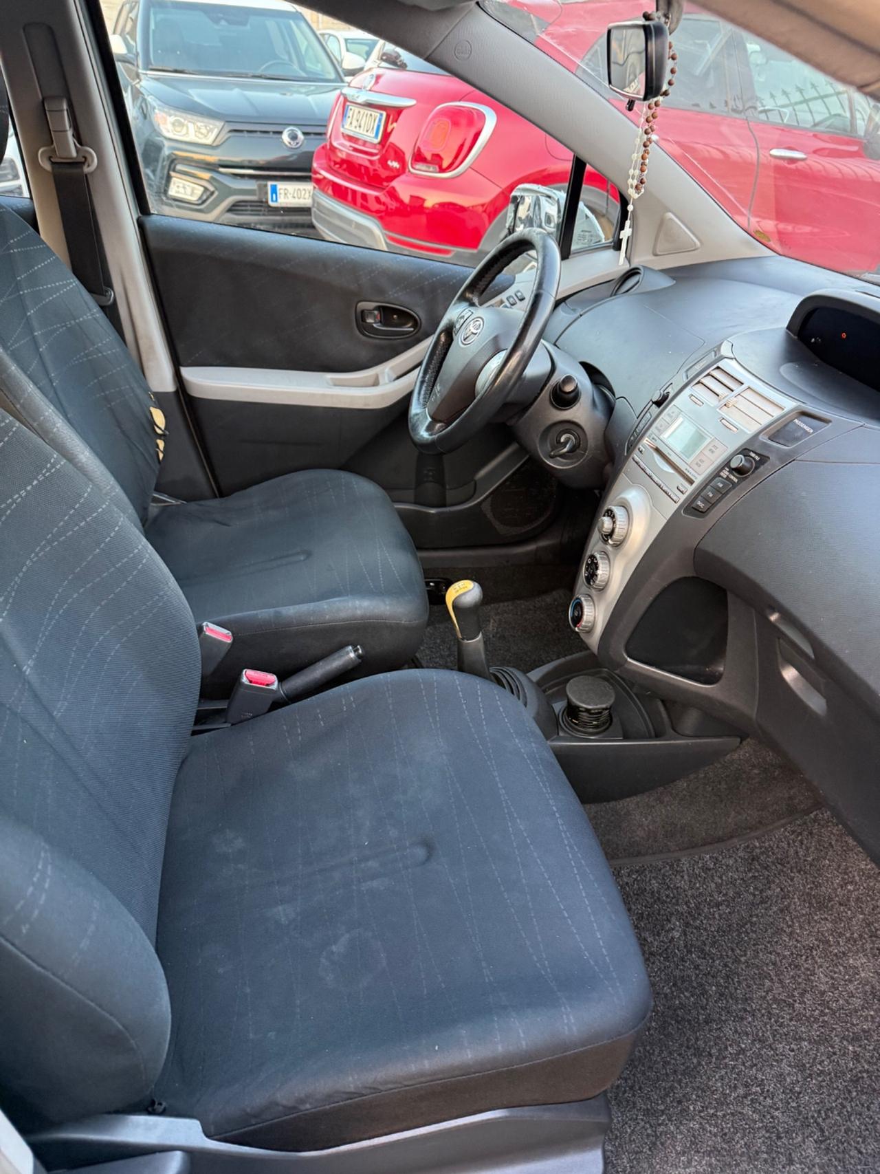 Toyota Yaris 1.0 5 porte Sol