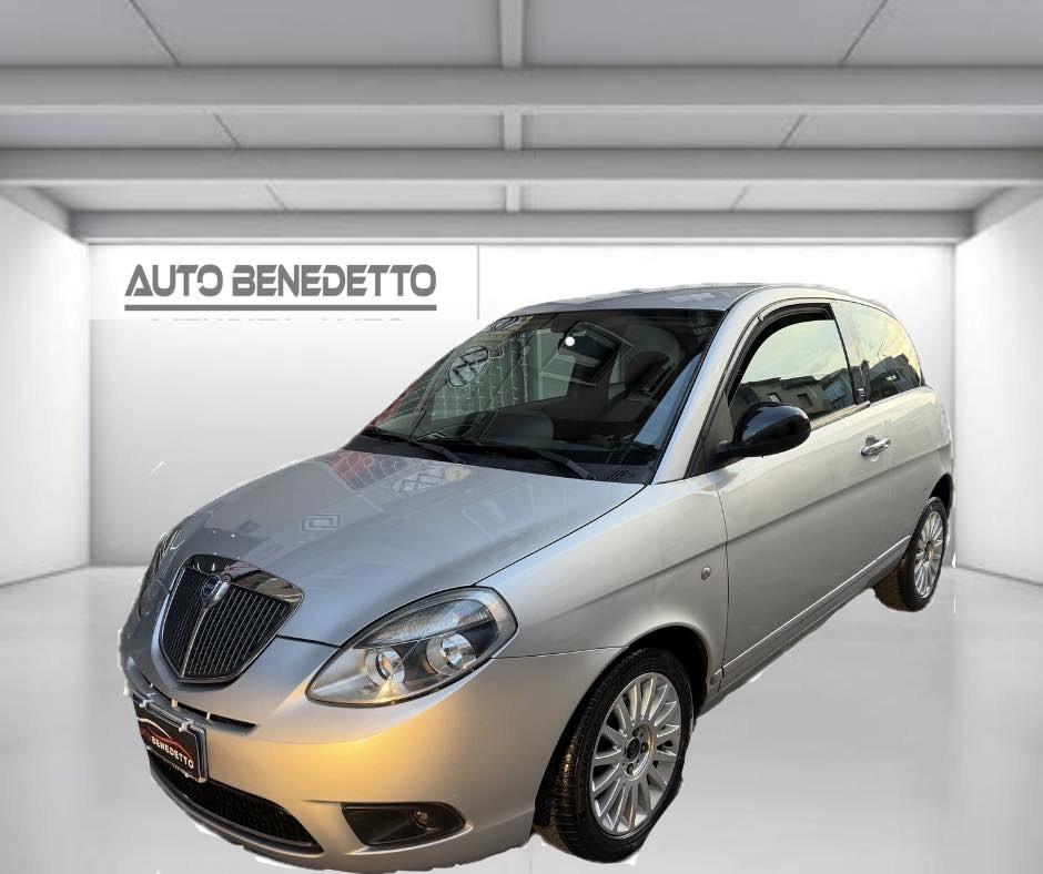 Lancia Ypsilon 1.2 69 CV Silver 10.2012