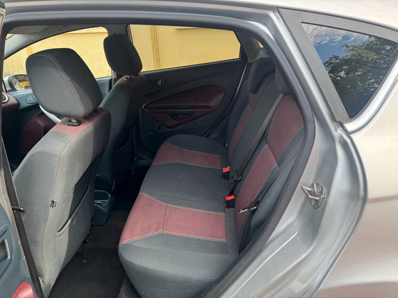 Ford Fiesta 1.4 TDCi 68CV 5 porte Titanium