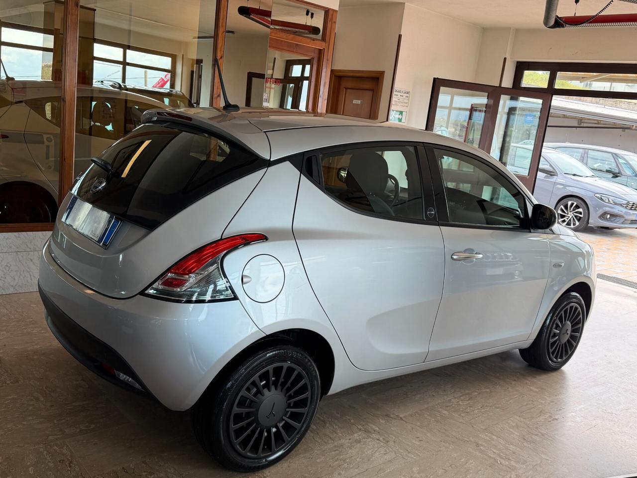 Lancia Ypsilon 1.2 69 cv. EcoChic SILVER (Imp. GPL)