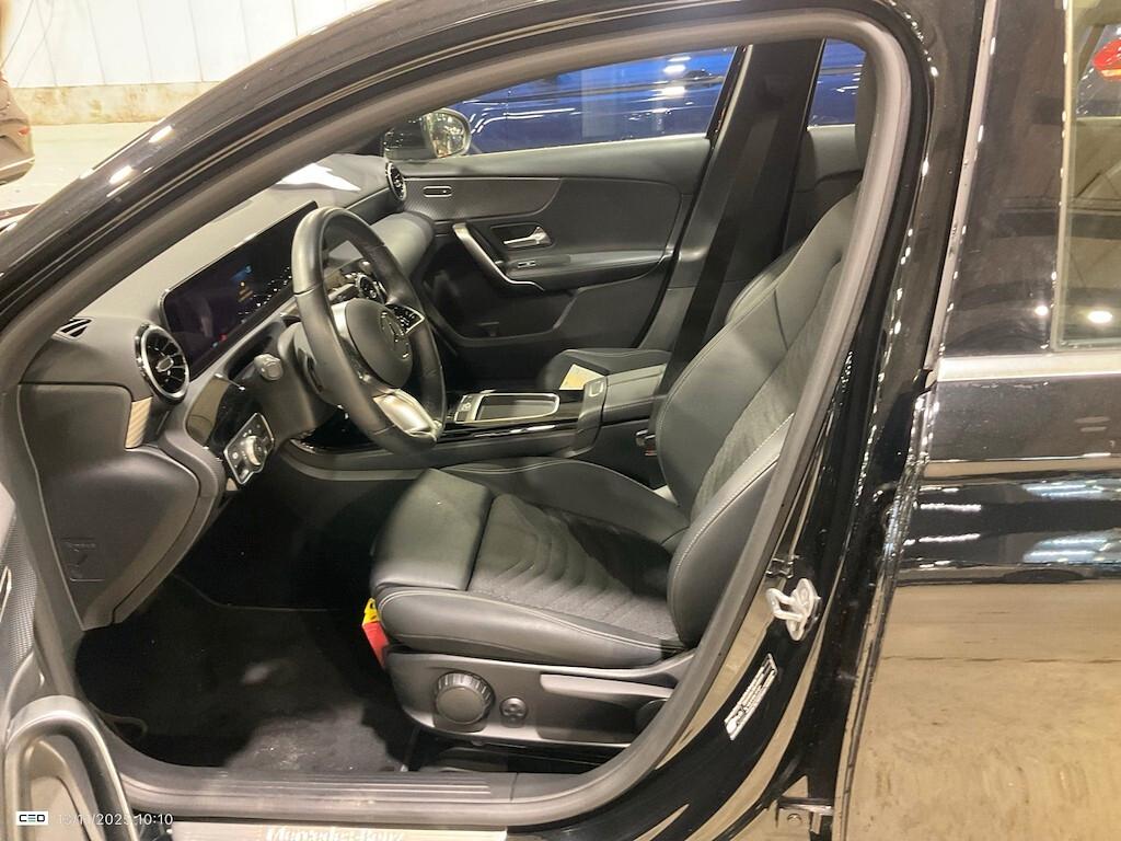 Mercedes-benz A 180 180D NEW 115CV AUTOMATIC ADVANCED ( FARI LED - PELLE PDC NAVI )