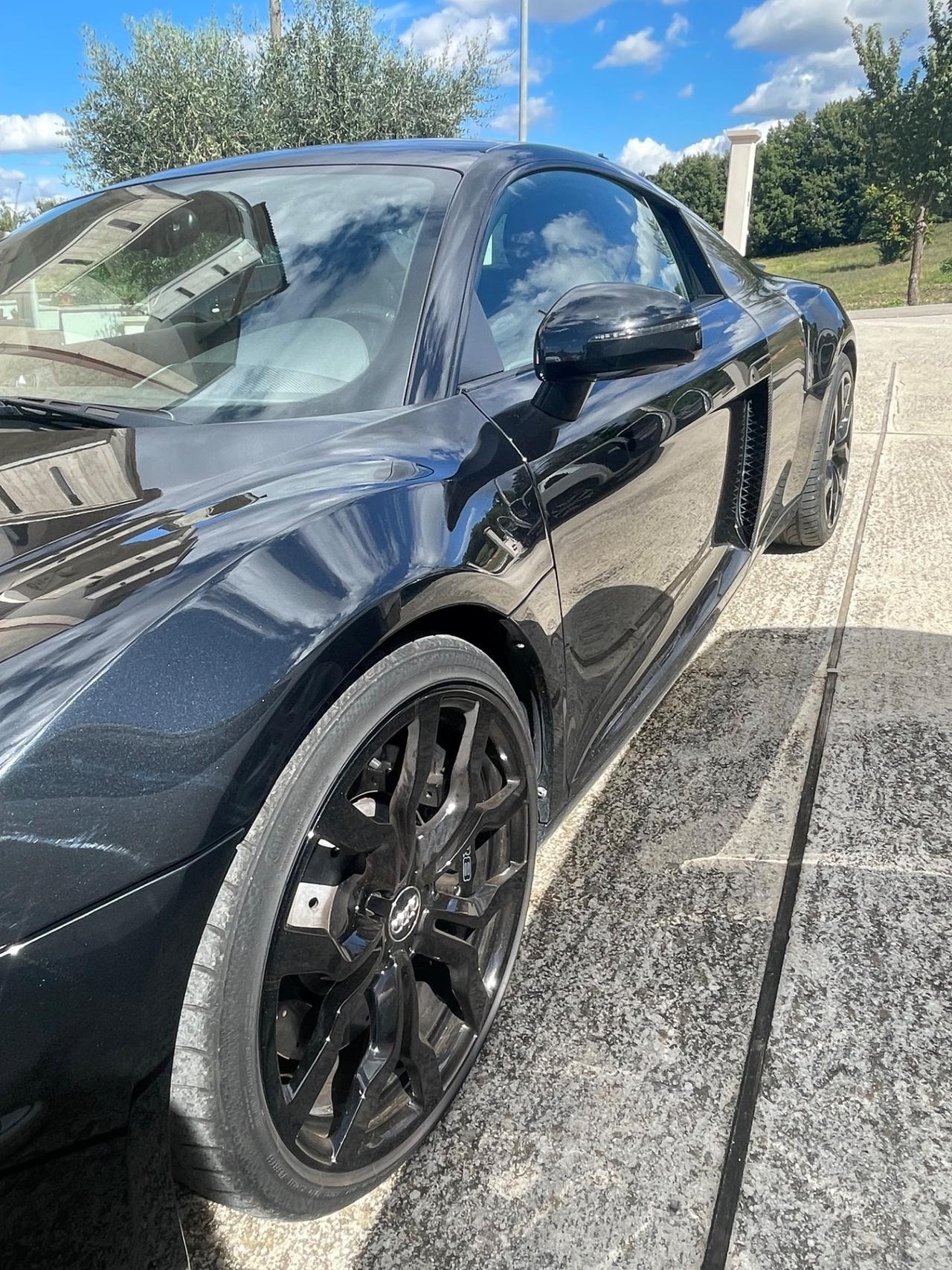Audi R8 4.2 V8 FSI quattro R tronic