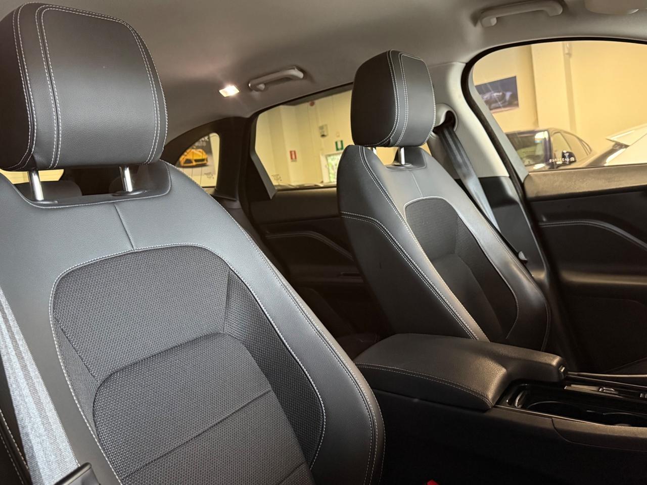 Jaguar F-Pace 2.0 D 180 CV aut. Portfolio