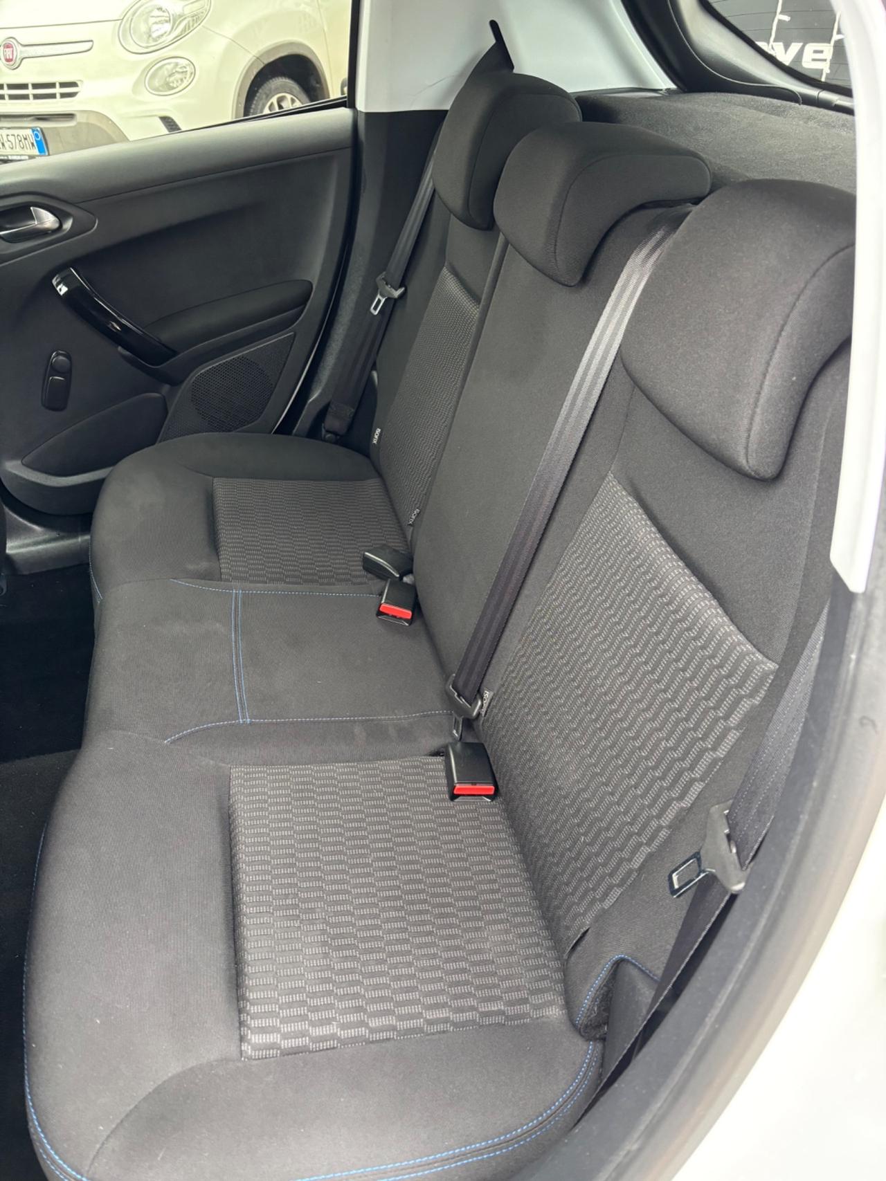 Peugeot 208 PureTech 82 5 porte Allure