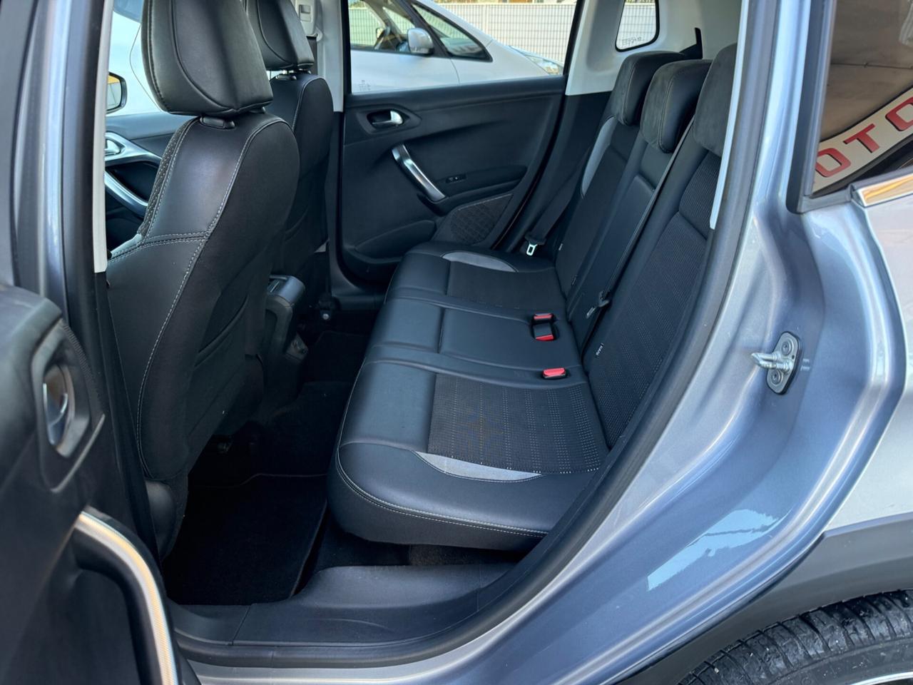 Peugeot 2008 BlueHDi 100 S&S Black Matt