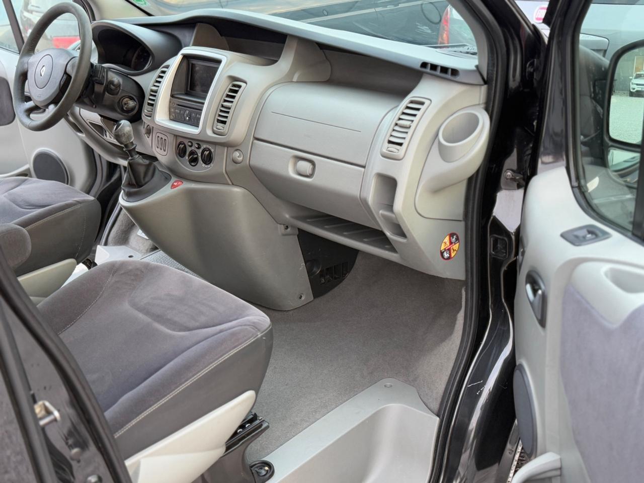 Renault Trafic 2.0 Passenger 7 POST! 115CV