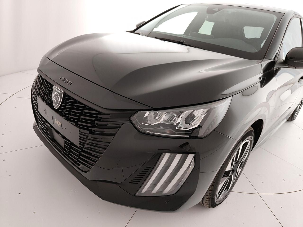 Peugeot 208 motore elettrico 136 CV 5 porte Allure