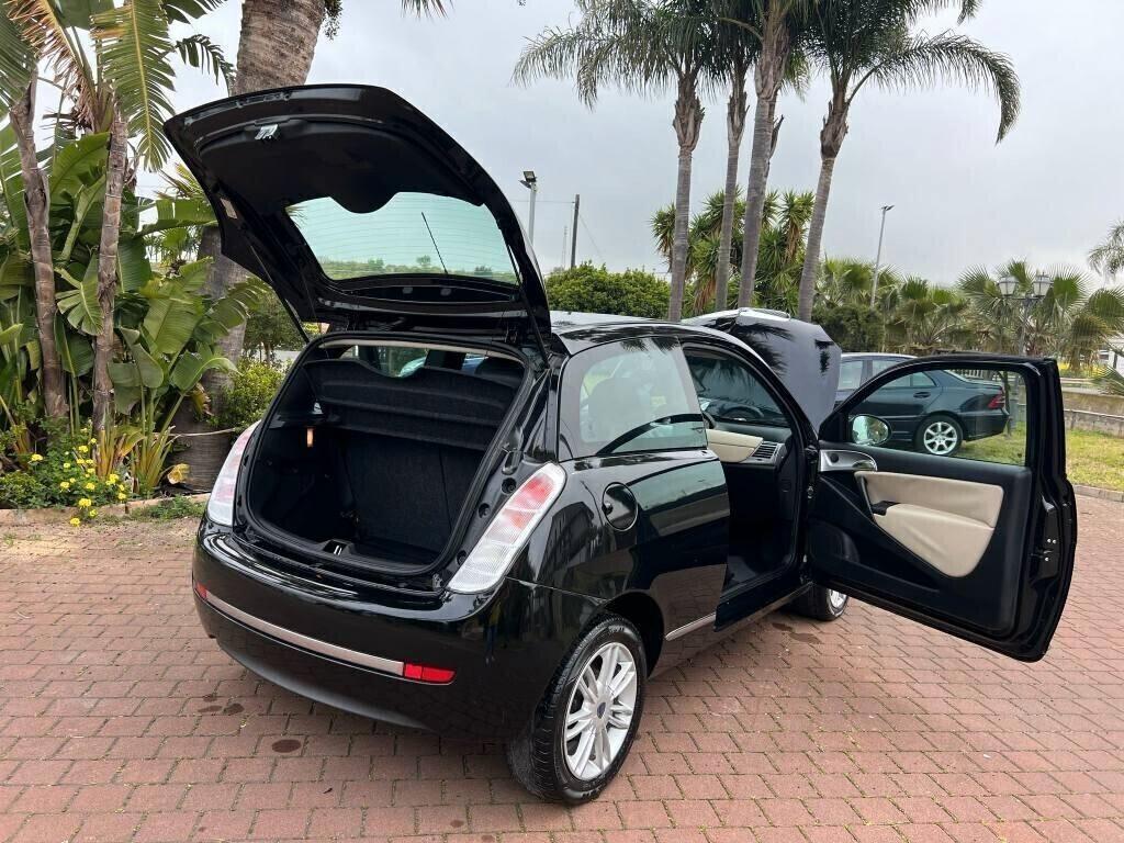 Lancia Ypsilon 1.3 MJT 75 CV Platino