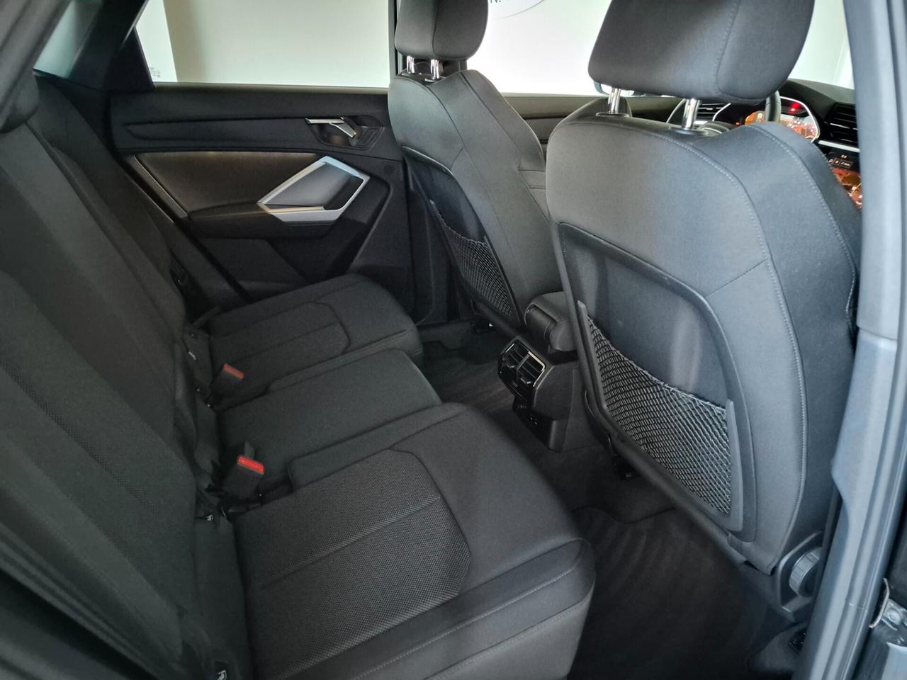 Audi Q3 SPB 35 1.5 TFSI S LINE EDITION S-TRONIC LED NAVI BLACK PACK APPLE CAR PLAY/ANDROID AUTO RETROCAM. C 18" ACC SED. RISC.