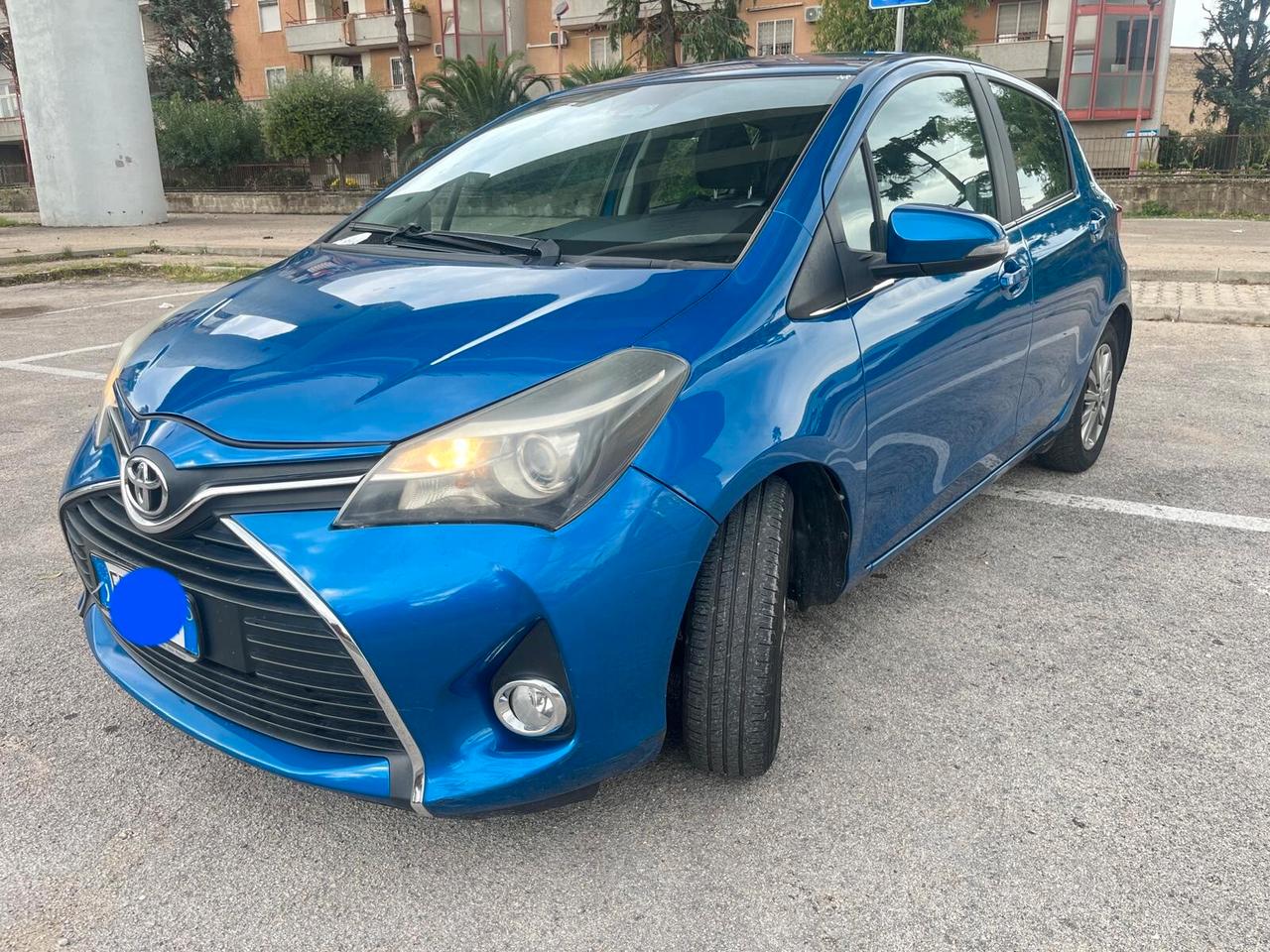 Toyota Yaris 1.0 5 porte "Lounge - navi"COME NUOVA"