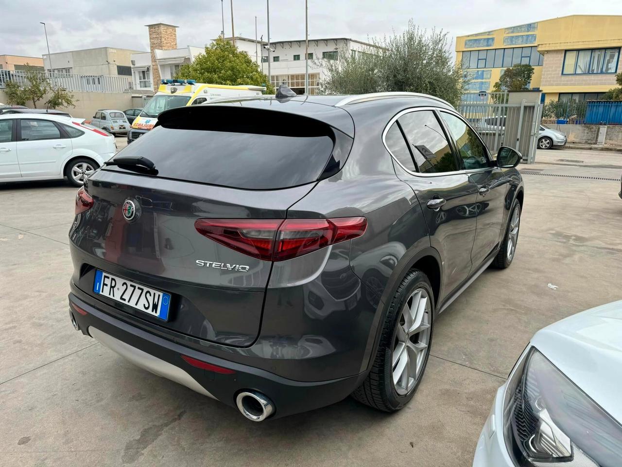 Alfa Romeo Stelvio 2.2 Turbodiesel AT8 Q4 Executive con Gancio traino Originale