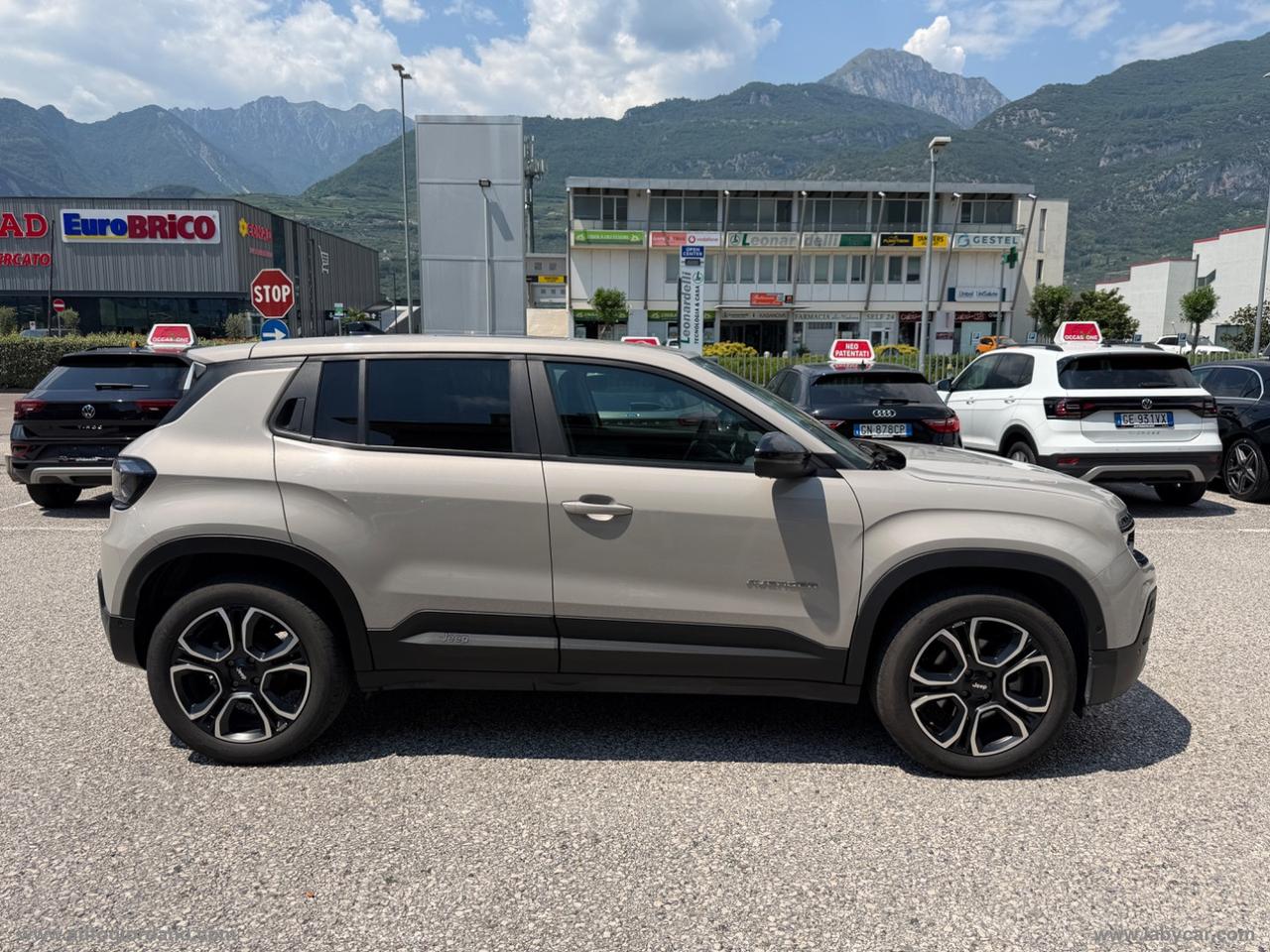 JEEP Avenger BEV Summit 420 156 CV CERCHI IN LEGA DA 18