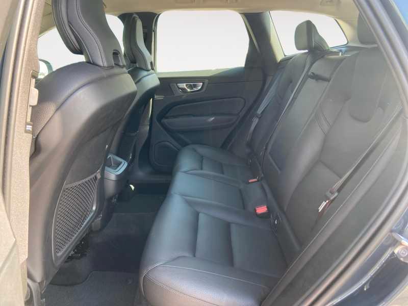 VOLVO XC60 2.0 b4 Momentum Pro AwD AuTo