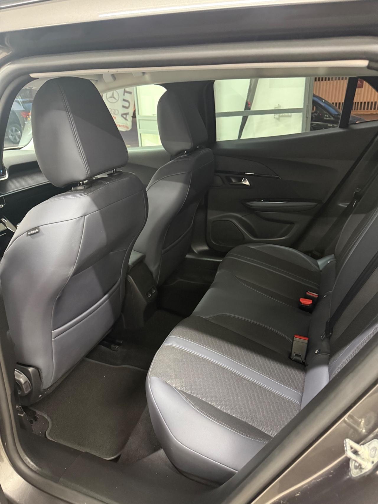 Peugeot 2008 BlueHDi 100 S&S Allure