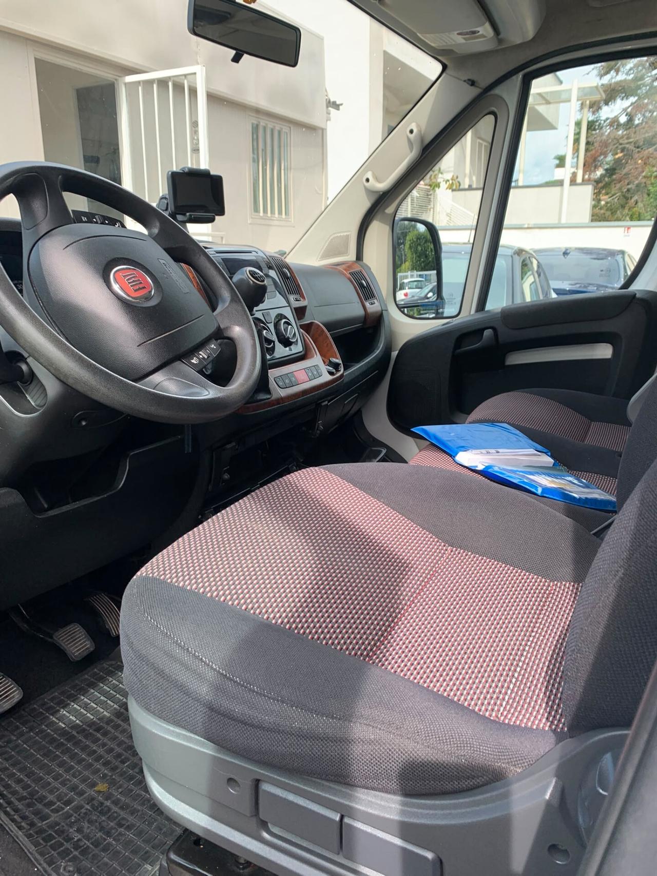 AUTOVETTURA 9 POSTI PULMINO
