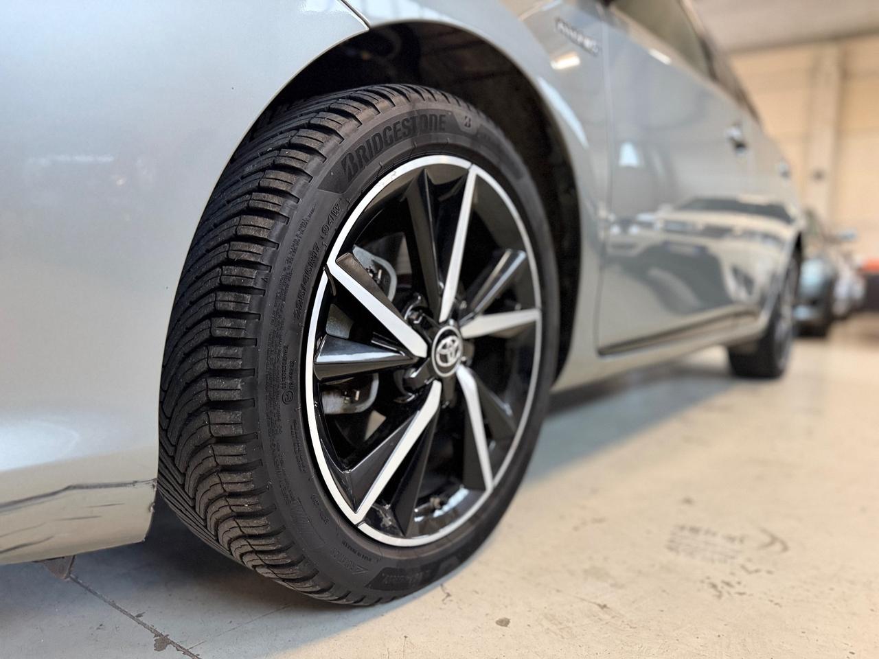 Toyota Auris 1.8 Hybrid Black Edition AUTOMATICA NEOPATENTATI