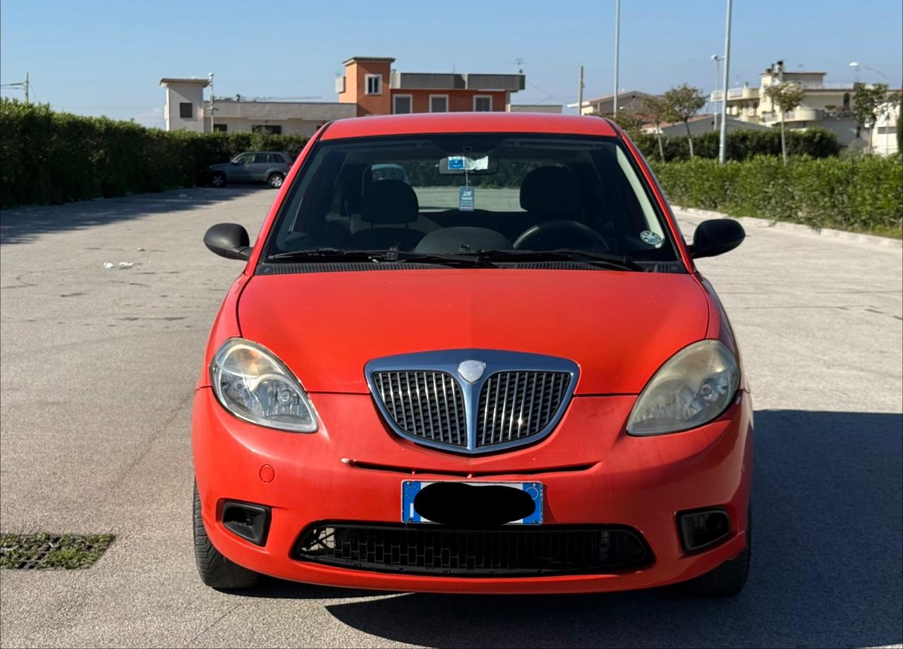 Lancia Ypsilon 1.2 Benzina 12 Mesi di garanzia