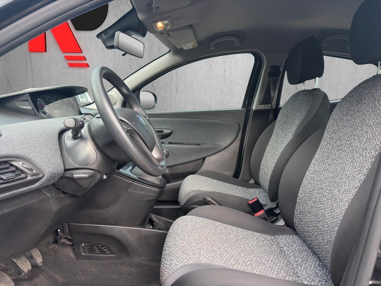 Lancia Ypsilon 1.0 FireFly 5 porte S&S Hybrid Silver Plus