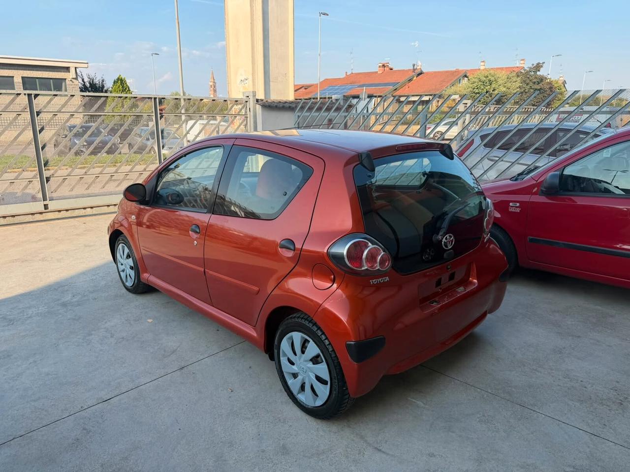 Toyota Aygo 1.0 12V VVT-i 5 porte Orange Connect MMT