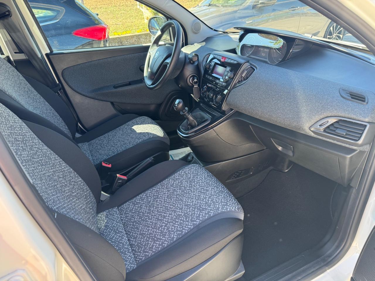 Lancia Ypsilon 1.2 69 CV 5 porte S&S Gold