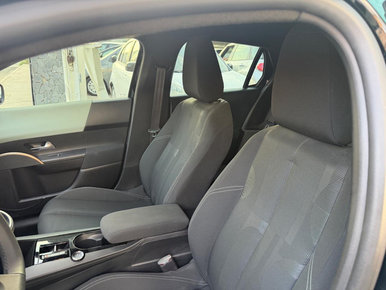 NEW Lancia Ypsilon Hybrid e-DCT