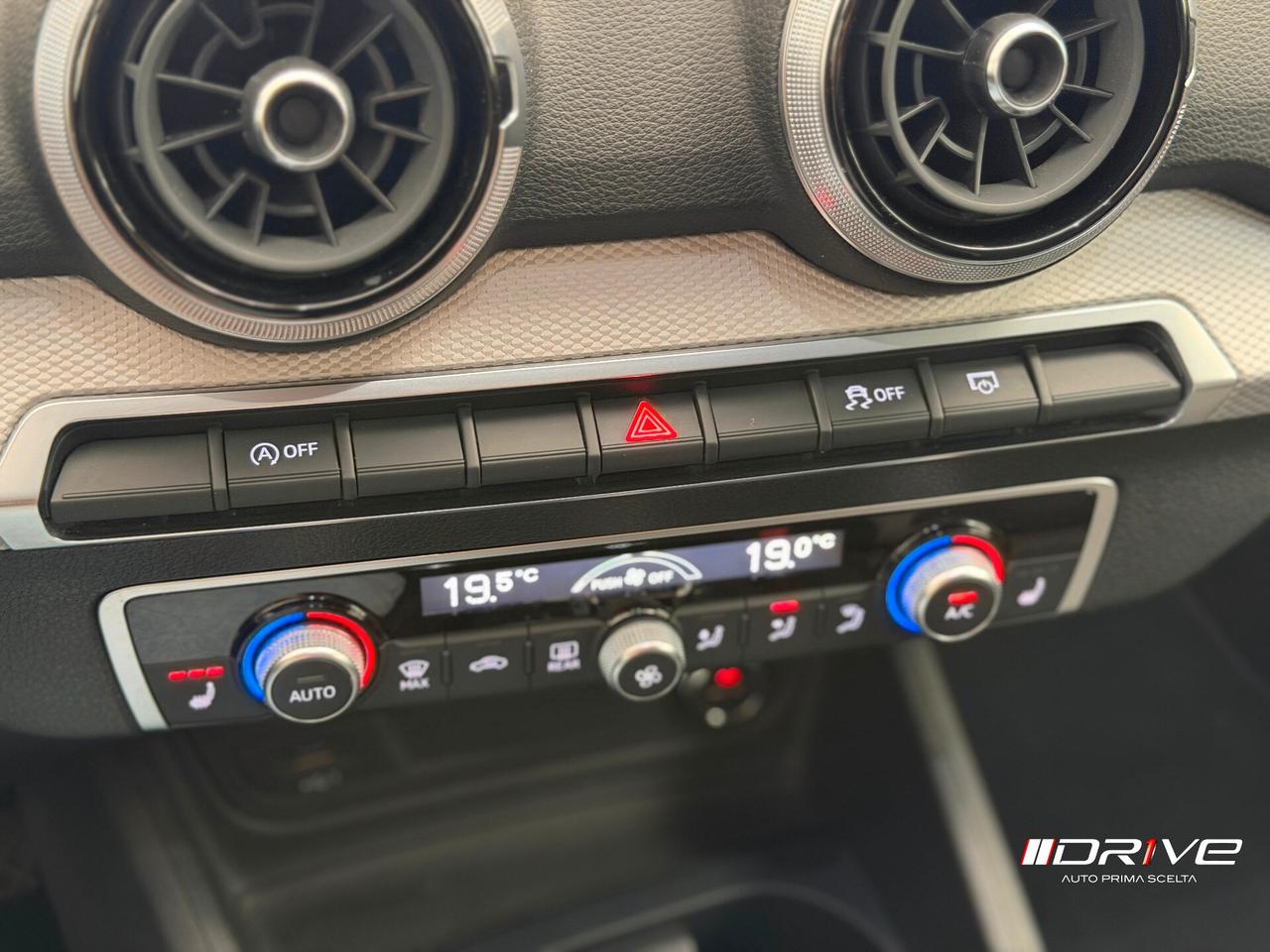 AUDI Q2 Q2 35 TFSI S tronic Identity Black