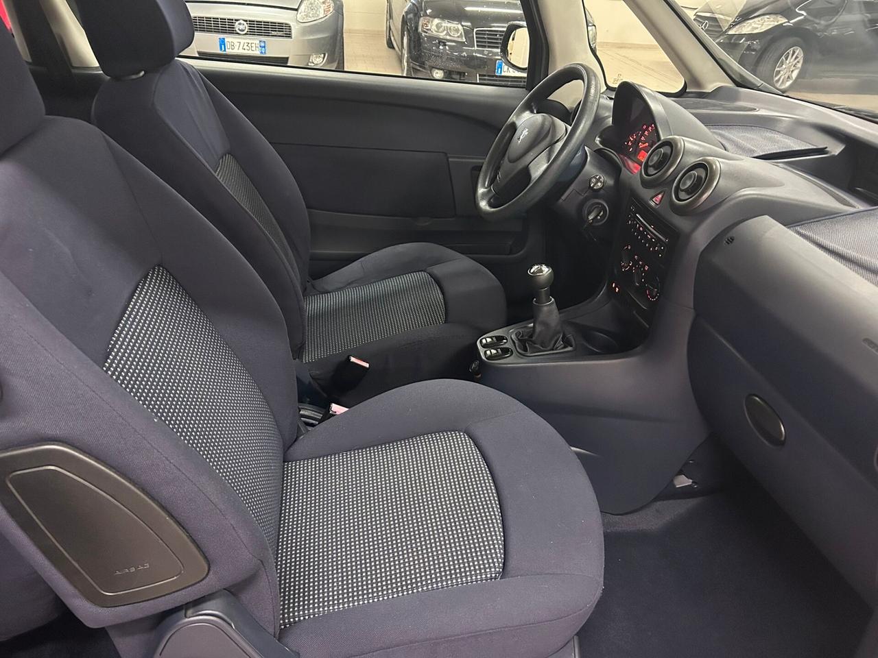 Peugeot 1007 1.4 HDi Happy