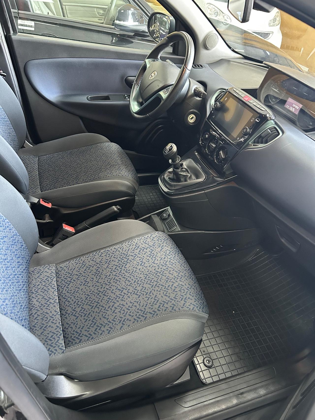 LANCIA YPSILON 1.0 Ibrida “GARANZIA 2 ANNI”-2023